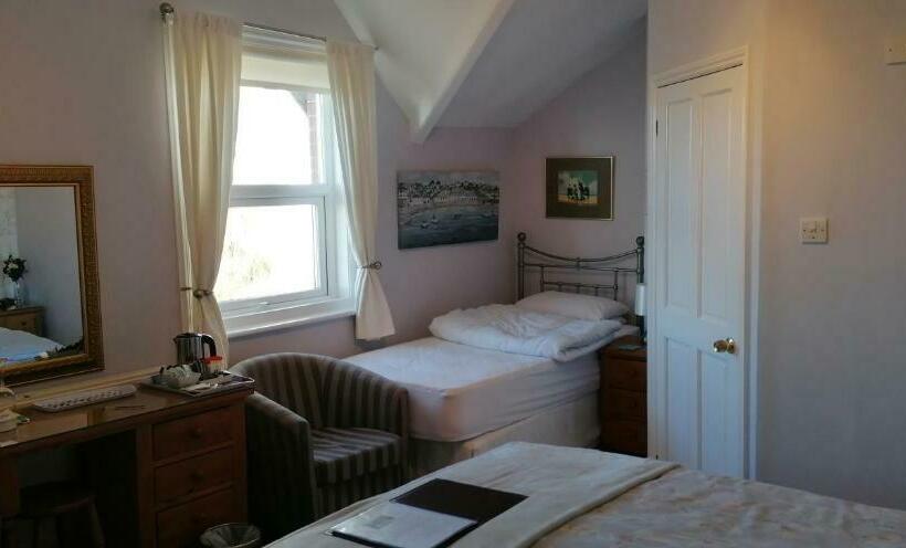 オーシャンビューのデラックストリプルルーム, Pebbles House Room Only