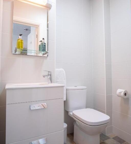 غرفة أساسية, Arvon House