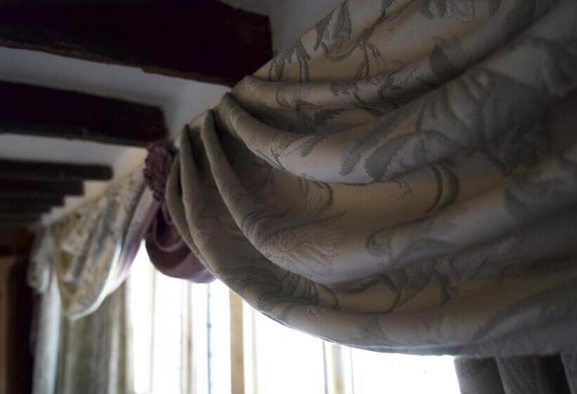 キングサイズベッドのスーペリアルーム, Badgers Hall