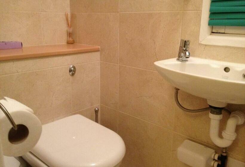 스탠다드 룸, Calcutts House