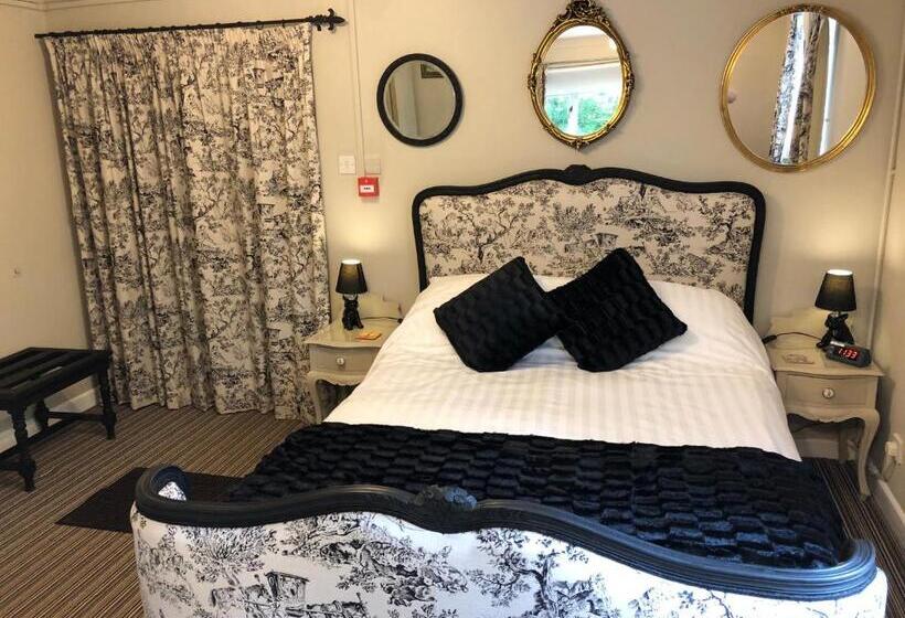 스탠다드 룸, Calcutts House