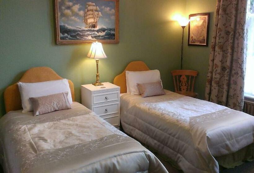 スーペリアールーム, Holywell House