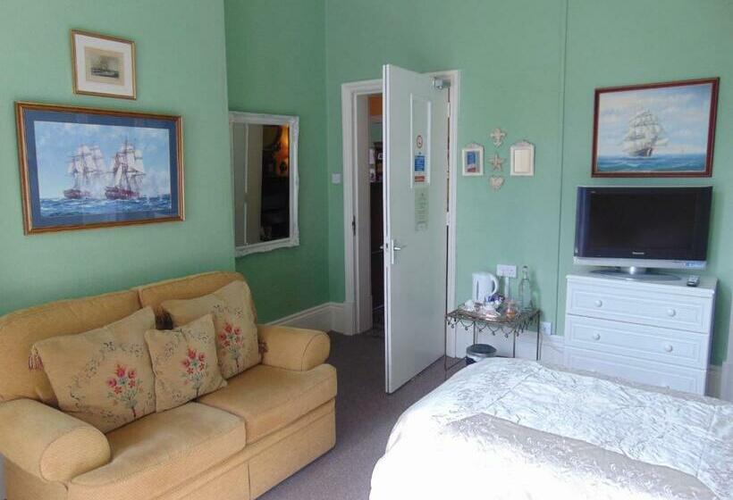 スーペリアールーム, Holywell House