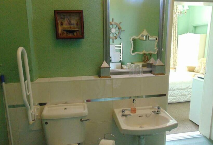 スーペリアールーム, Holywell House