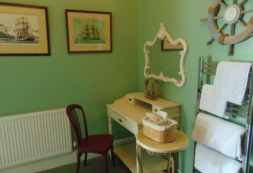 スーペリアールーム, Holywell House