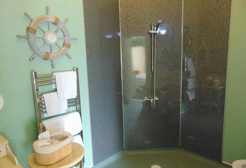 スーペリアールーム, Holywell House