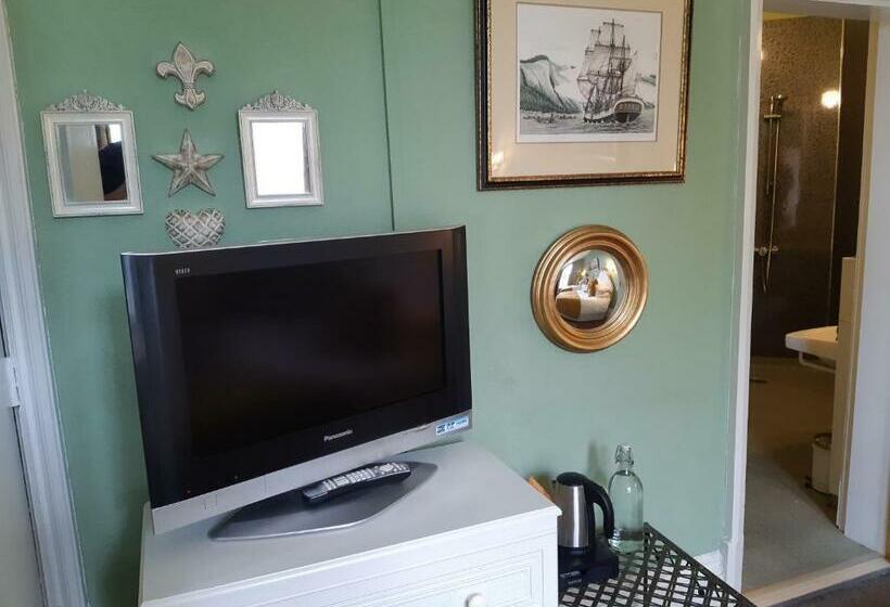 スーペリアールーム, Holywell House