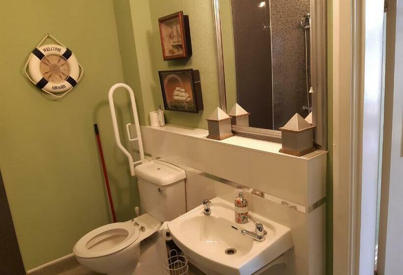 スーペリアールーム, Holywell House