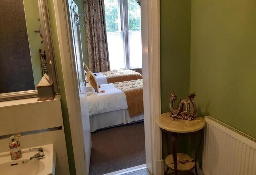 スーペリアールーム, Holywell House