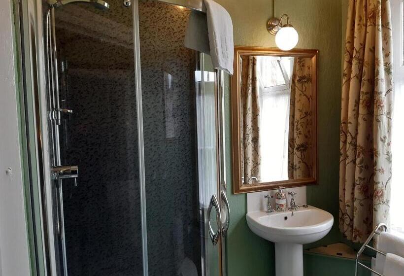 スーペリアファミリールーム, Holywell House