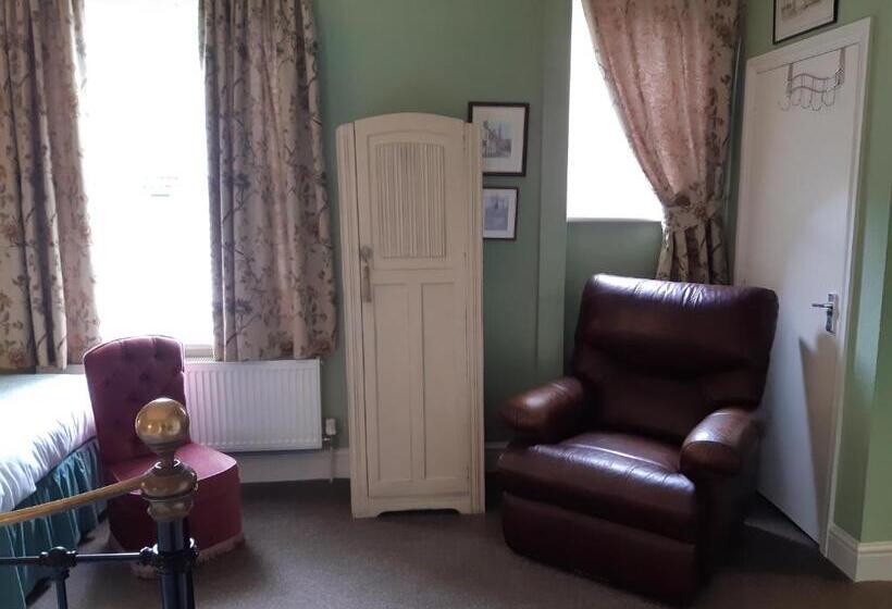 スーペリアファミリールーム, Holywell House