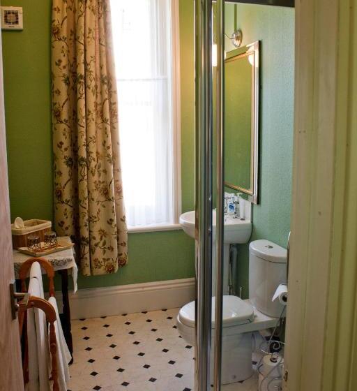 スーペリアールーム, Holywell House