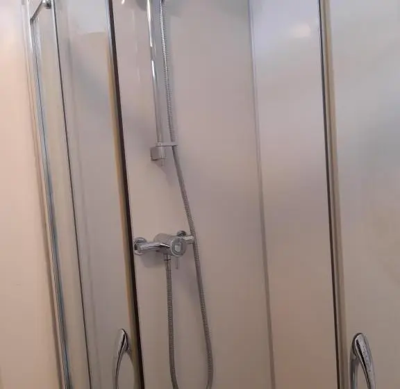 Standard Kolmen Hengen Huone, Holywell House
