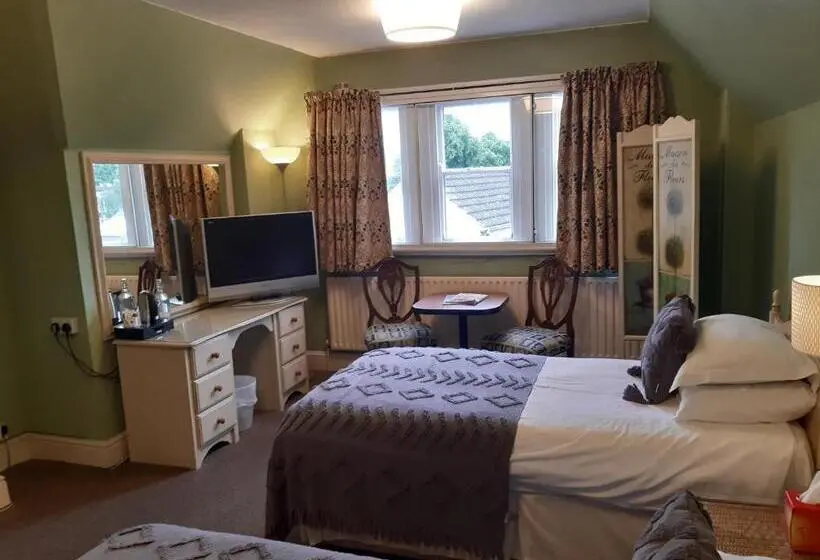Standard Kolmen Hengen Huone, Holywell House