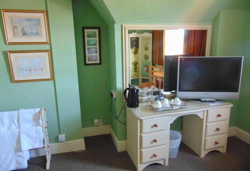 スタンダードトリプルルーム, Holywell House