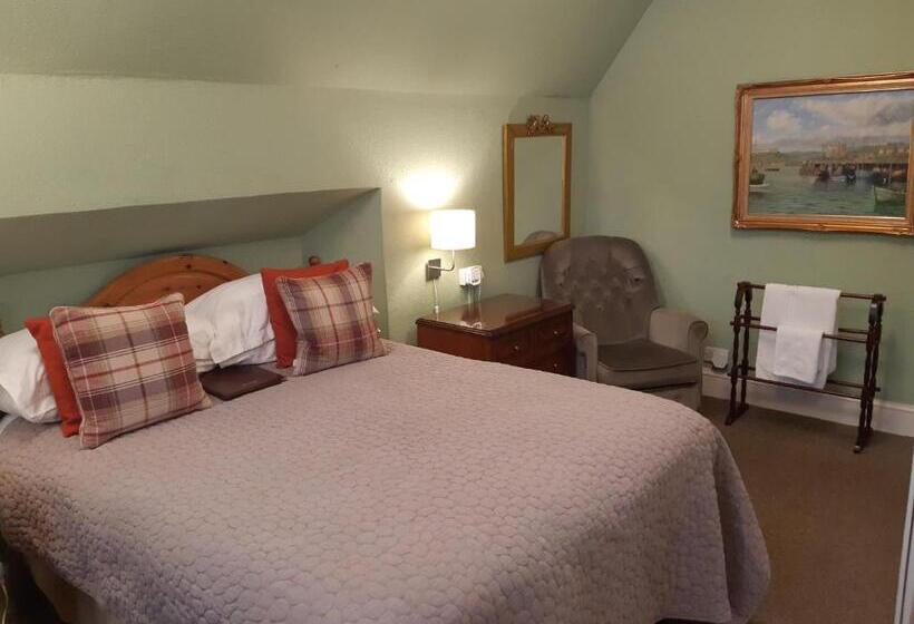 ファミリールーム, Holywell House