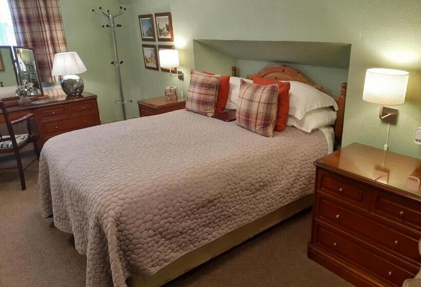 ファミリールーム, Holywell House