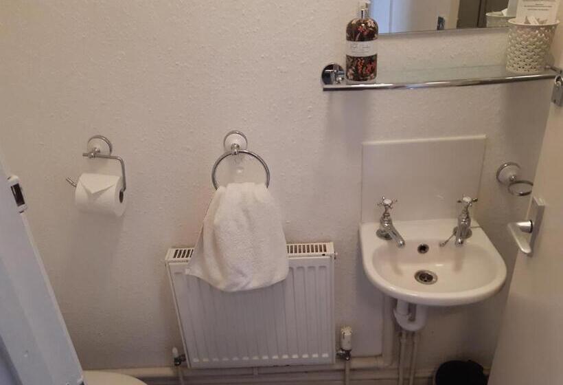 スタンダードルーム, Holywell House