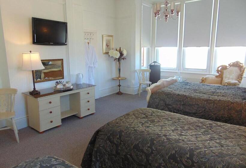 スーペリアファミリールーム, Holywell House