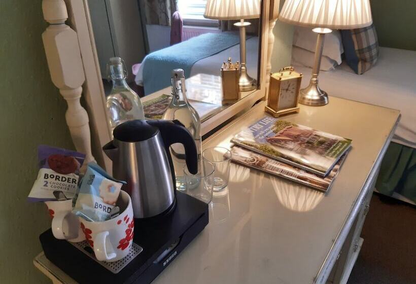 ファミリールーム, Holywell House