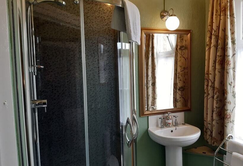 ファミリールーム, Holywell House