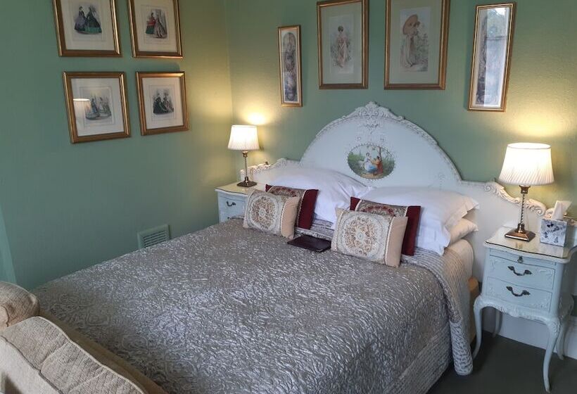 スーペリアールーム, Holywell House