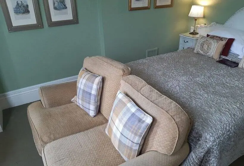 Superior-huone, Holywell House