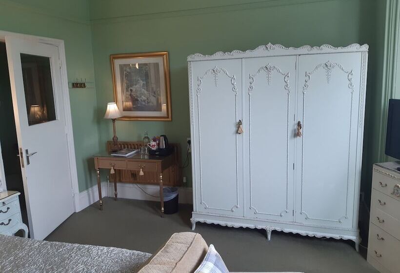 スーペリアールーム, Holywell House