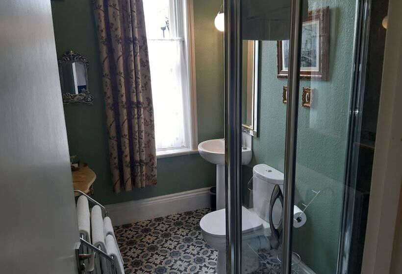 スーペリアールーム, Holywell House