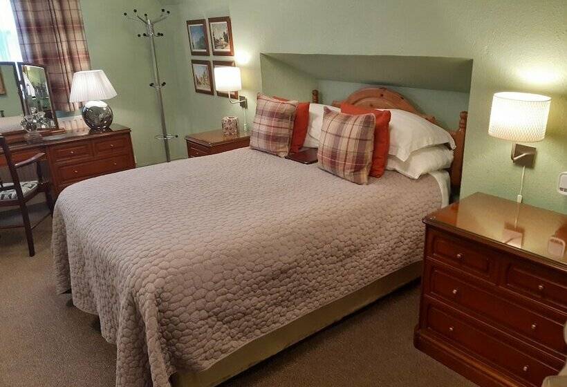 ファミリールーム, Holywell House