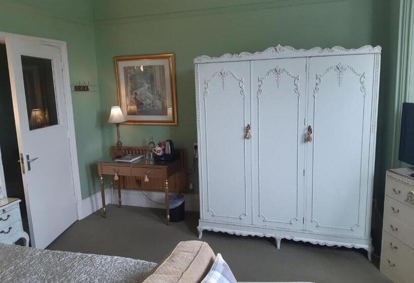 スーペリアールーム, Holywell House