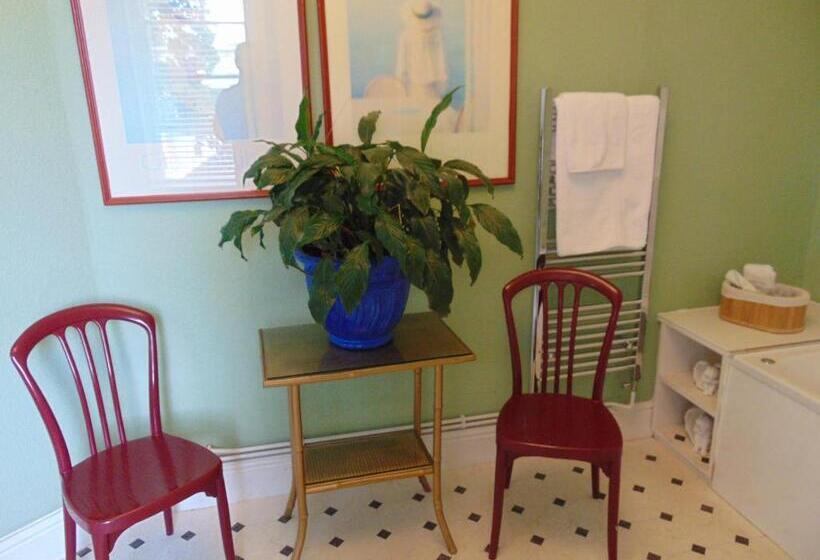 バスタブ付きスーペリアールーム, Holywell House