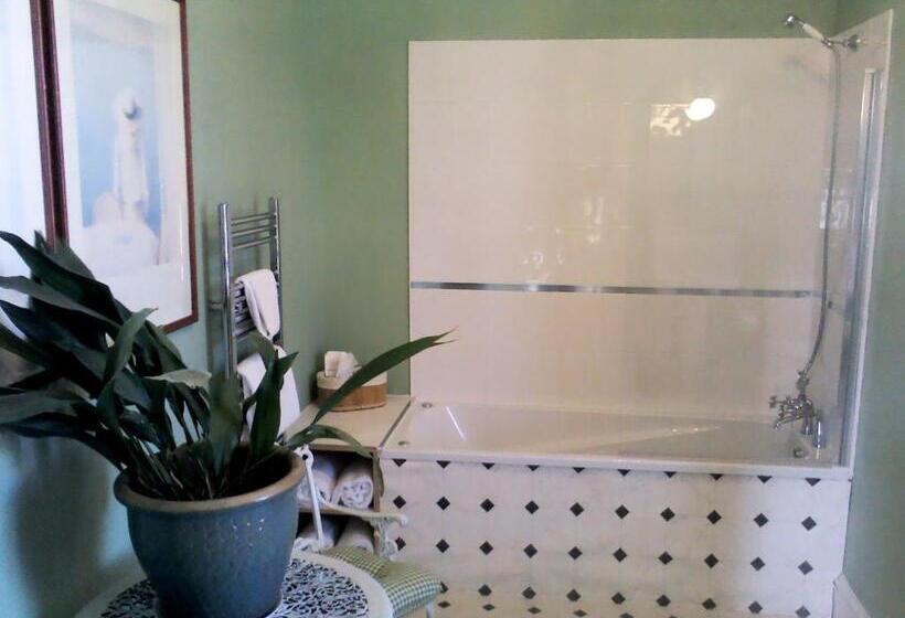 バスタブ付きスーペリアールーム, Holywell House