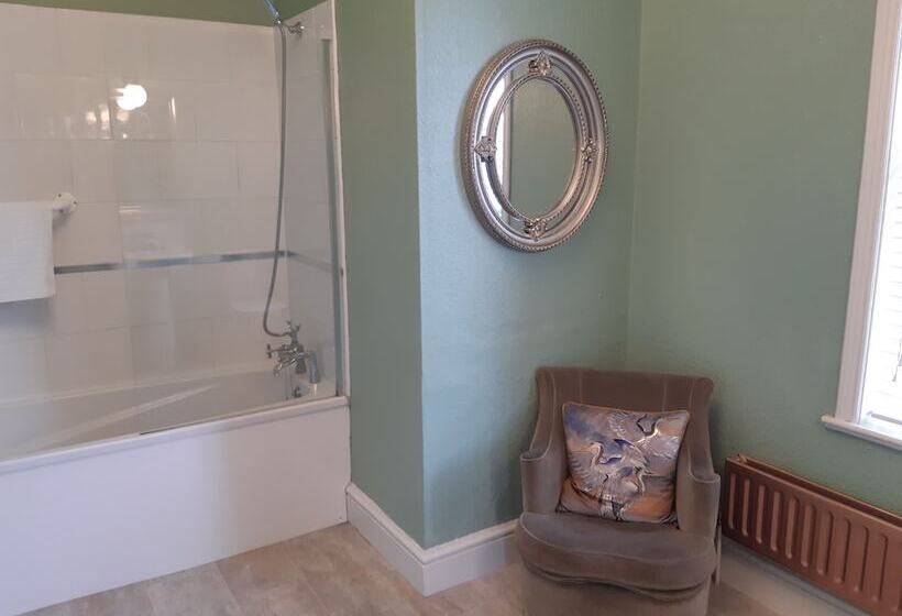 スーペリアールーム, Holywell House