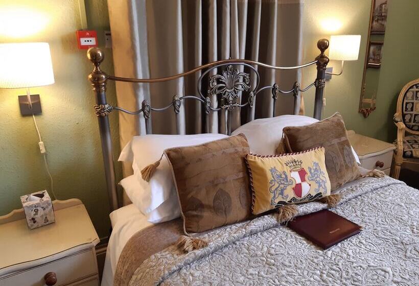 スーペリアールーム, Holywell House