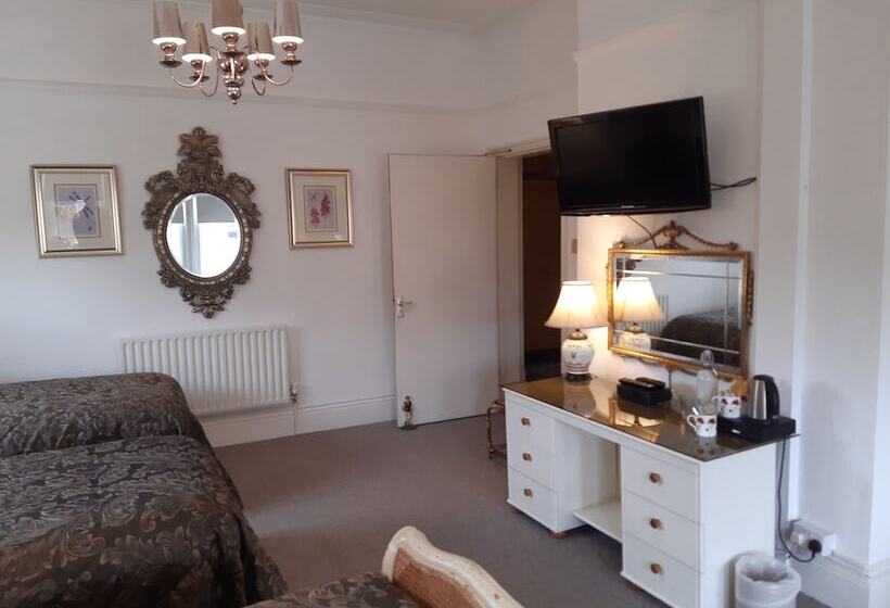 ファミリールーム, Holywell House