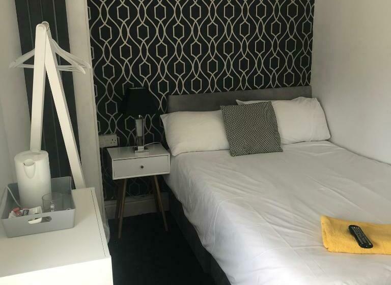 Standard Enkelrum Delat Badrum, Idan House