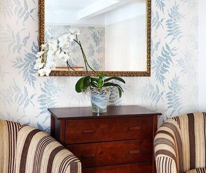 חדר סופריור, Kirkgate House