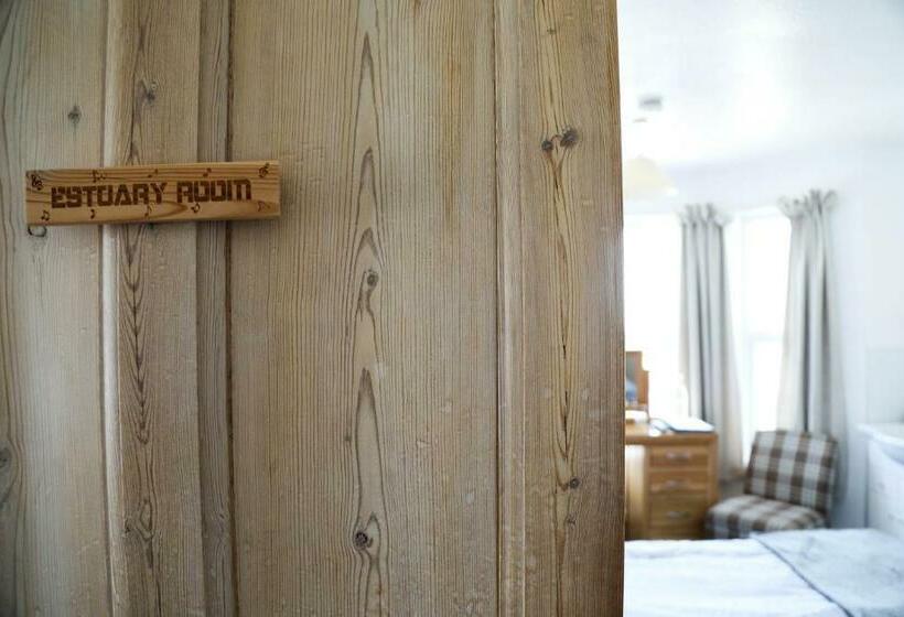 スタンダードルーム, No 10 Treverbyn Road