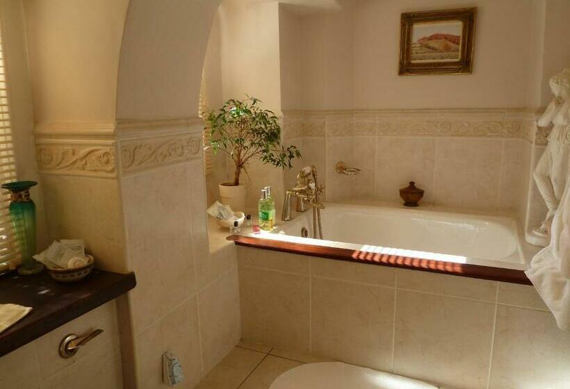 Номер Стандарт Вид на Сад, Queen Anne House