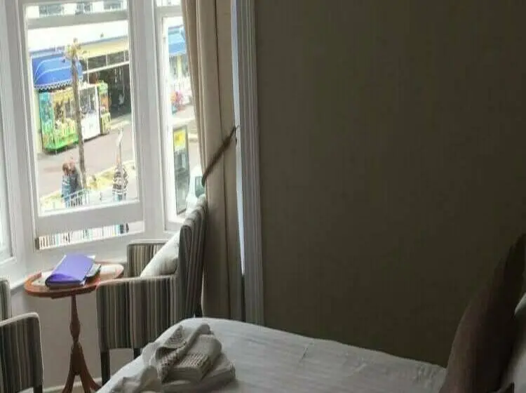 オーシャンビュースタンダードルーム, The Beach House