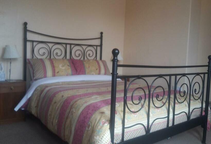 家庭间, The Breverton