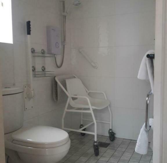 适合残疾人使用的标准间, The Breverton