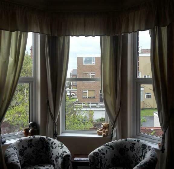 家庭间, The Breverton