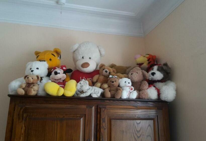 家庭间, The Breverton