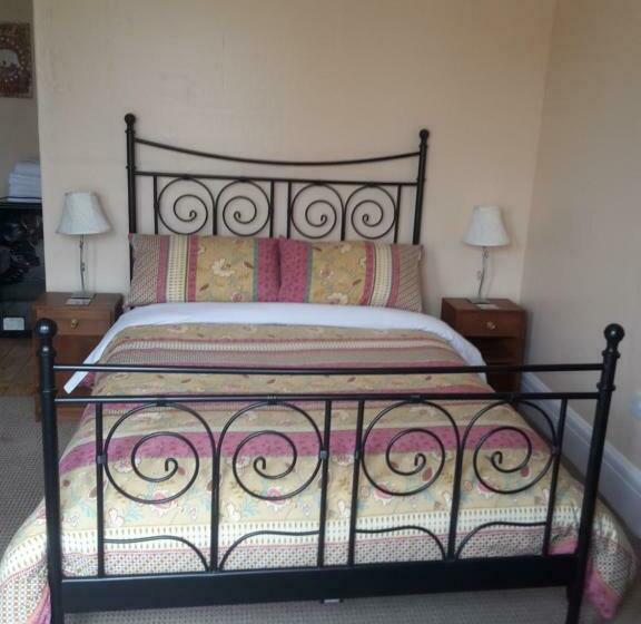 家庭间, The Breverton