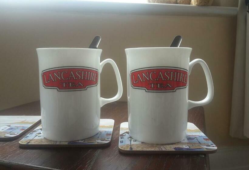 家庭间, The Breverton