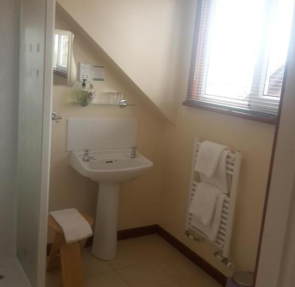 标准间, The Breverton