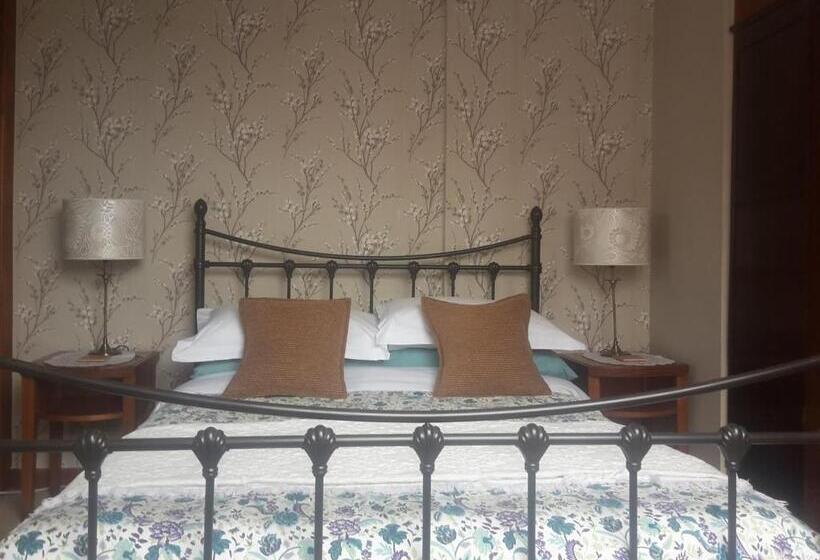 高级大房间, The Breverton