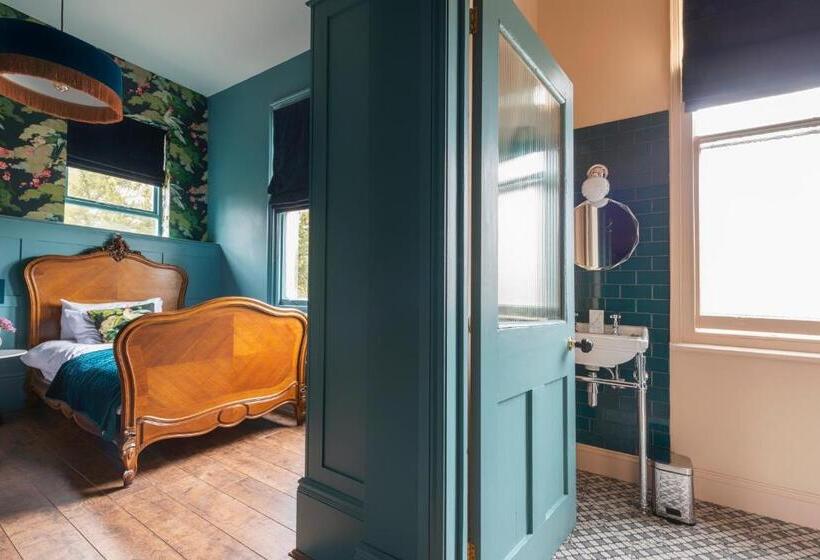 Quarto Estandar, The Coach House